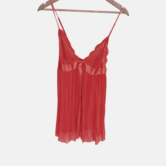 NWT Victoria's Secret Red Lace Chemise - Picture 1 of 4